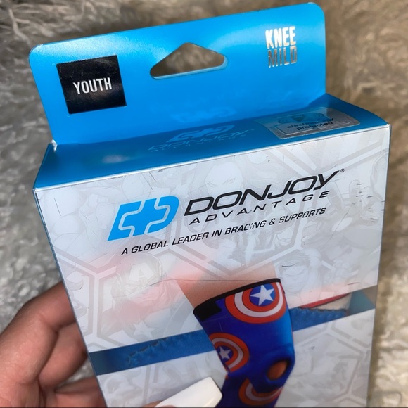 NWT✨ DONJOY Marvel Captain America Neoprene Knee Sleeve w Patella Donut - Picture 3 of 9